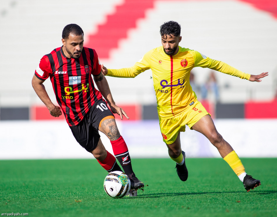 القادسية يعطل الرياض بخسارة سابعة