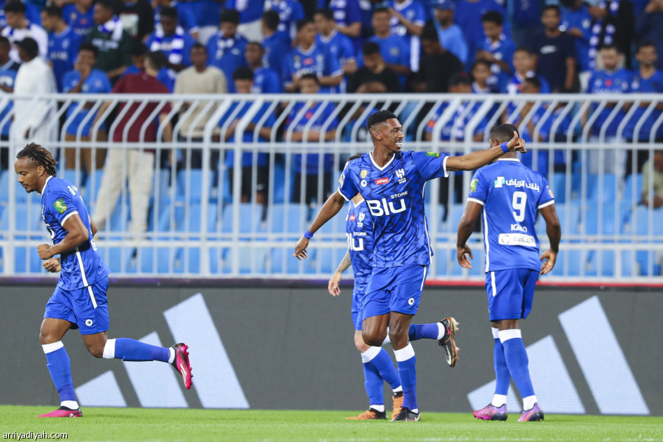 الهلال يكسب الفتح بـ10 لاعبين.. ويعبر