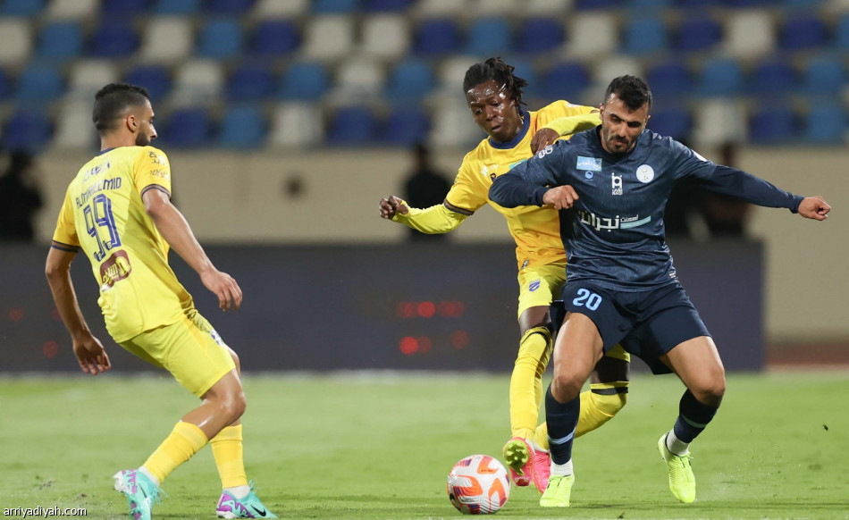 قبل التوقف.. الأخدود يتعافى بنقاط الحزم