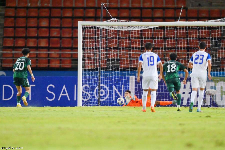 المرة الثالثة..
نصف نهائي بلا عرب