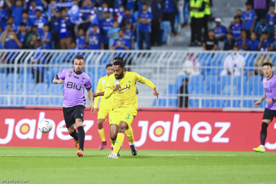 الهلال يعبر الخليج بثنائية إيجالو