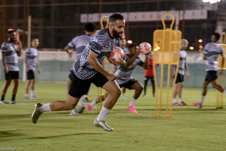 الشباب.. مناورة تطمئن كايزر قبل الخليج