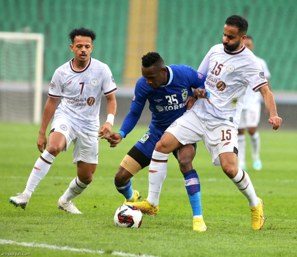 الشباب يعود بتعادل القوة الجوية