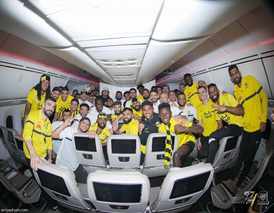 في الجو..
طرب وممر شرفي