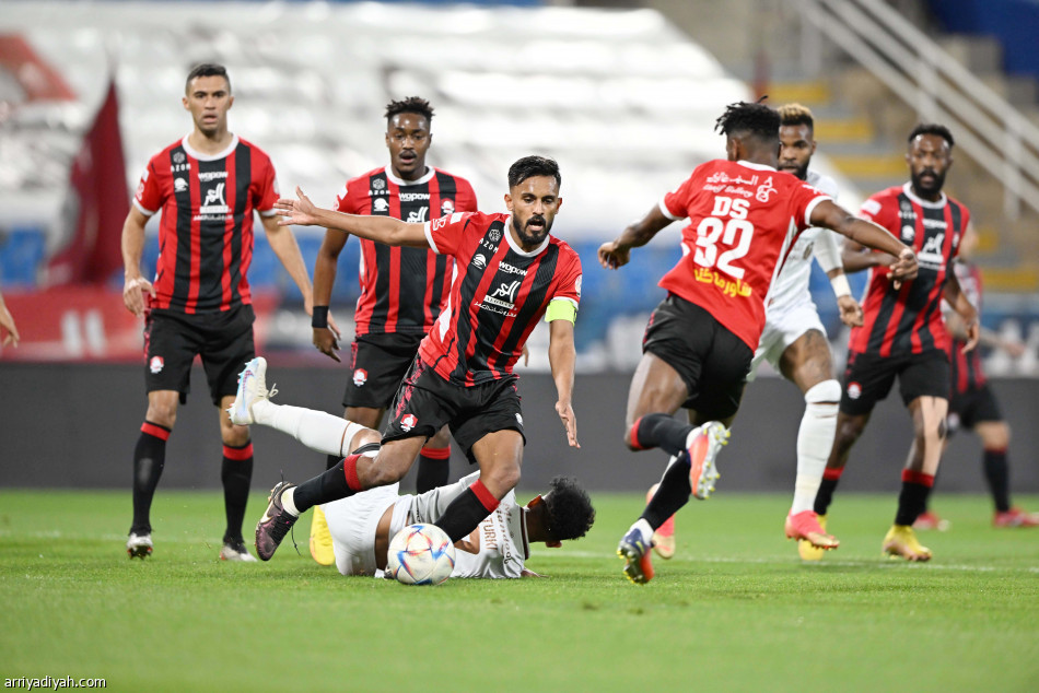 5 مرات.. 
الرائد يتقدم.. ويتعثر