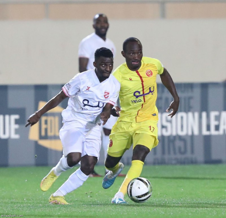 القادسية يفرمل الحزم.. ويقدم هدية إلى الأهلي