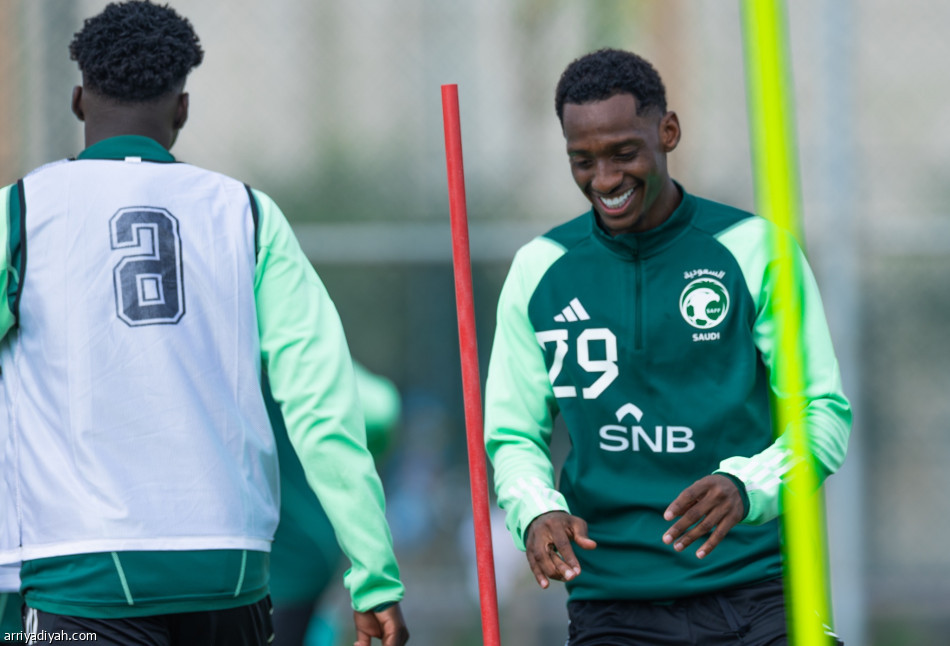 هندي يلتحق بمعسكر الأخضر