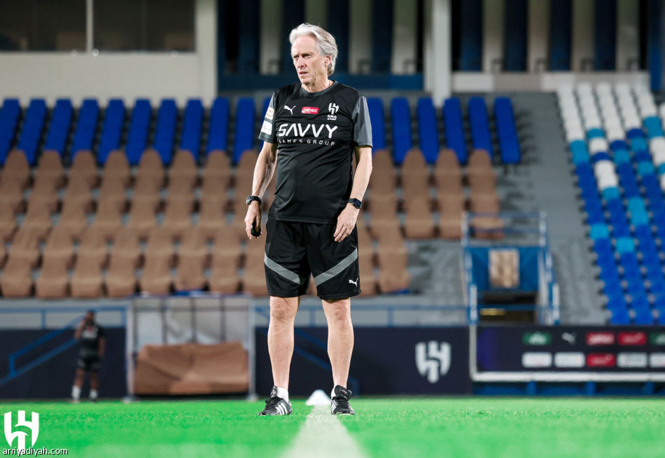 الكبير وباصريح..
الهلال أقرب