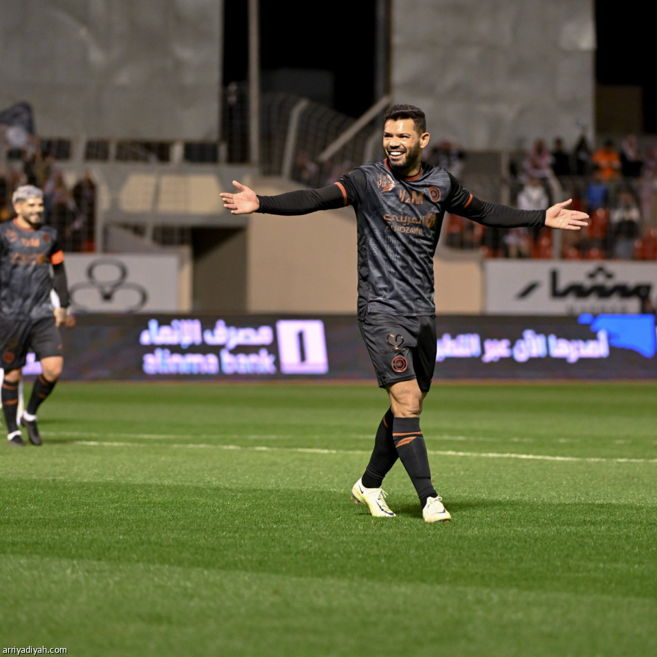 بثنائية الطائي.. الشباب يحقق الانتصار الأول في 2023