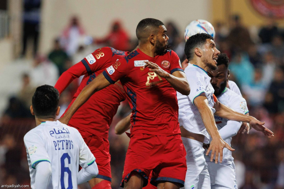 بثلاثية الفتح.. ضمك يعوض غياب 5 جولات