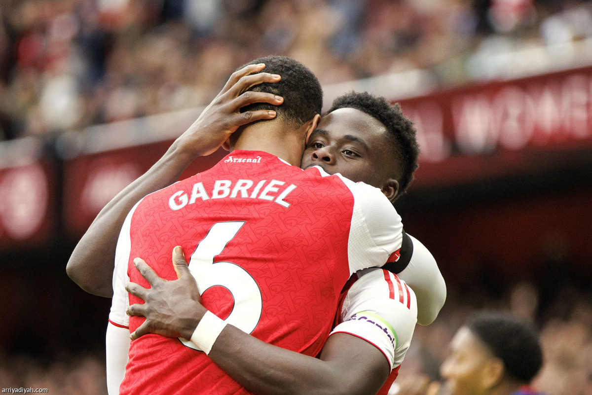 أرسنال يتصدر