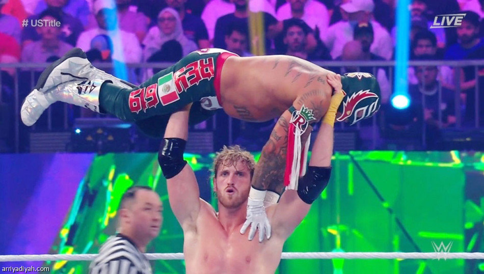 زعيم القبيلة
يتمسك بلقب WWE