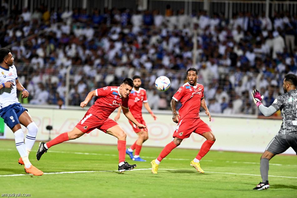 الهلال..
الأكثر تفريطا في «روشن»