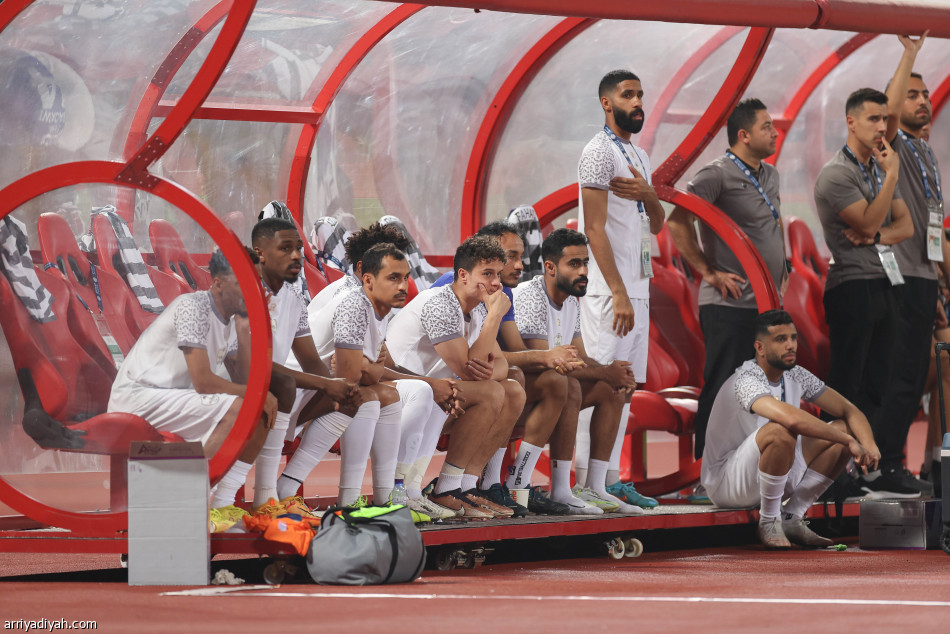 الوحدة ينهض.. ويزيد معاناة الطائي