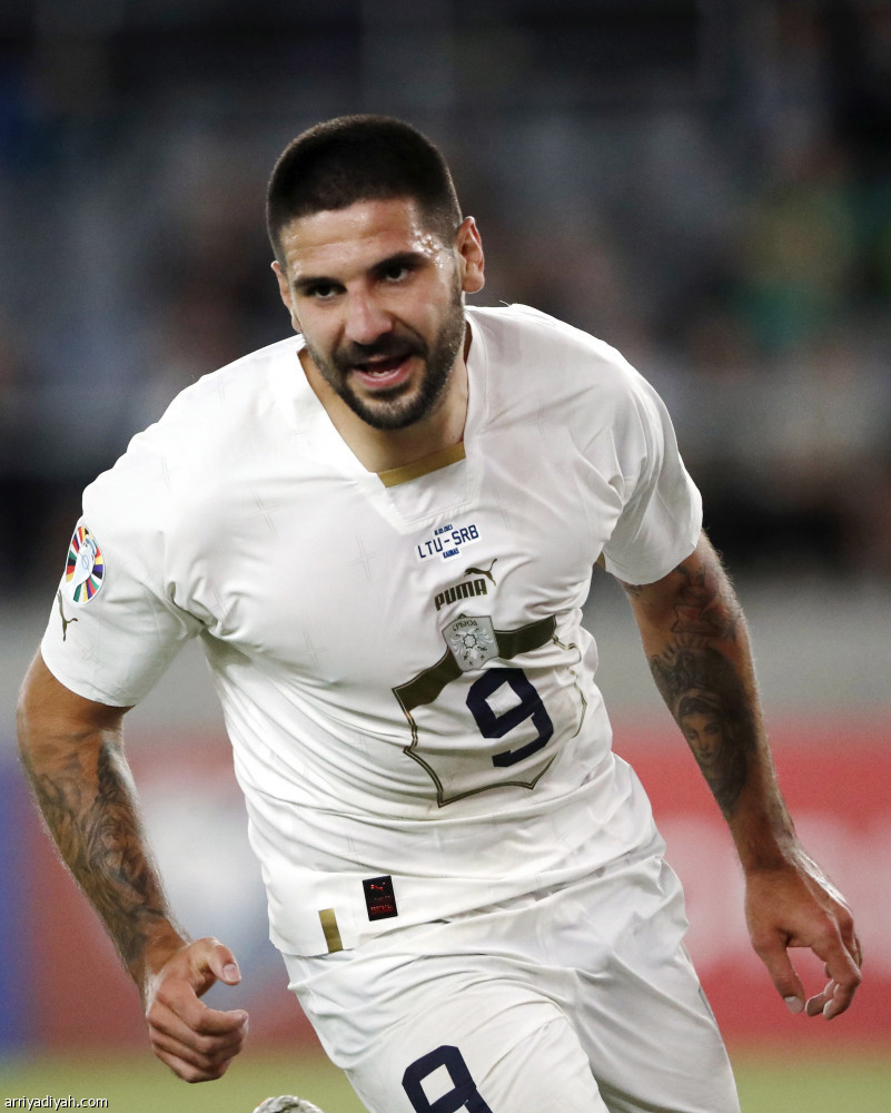 صربيا تسقط ليتوانيا بـ«هاتريك» ميتروفيتش