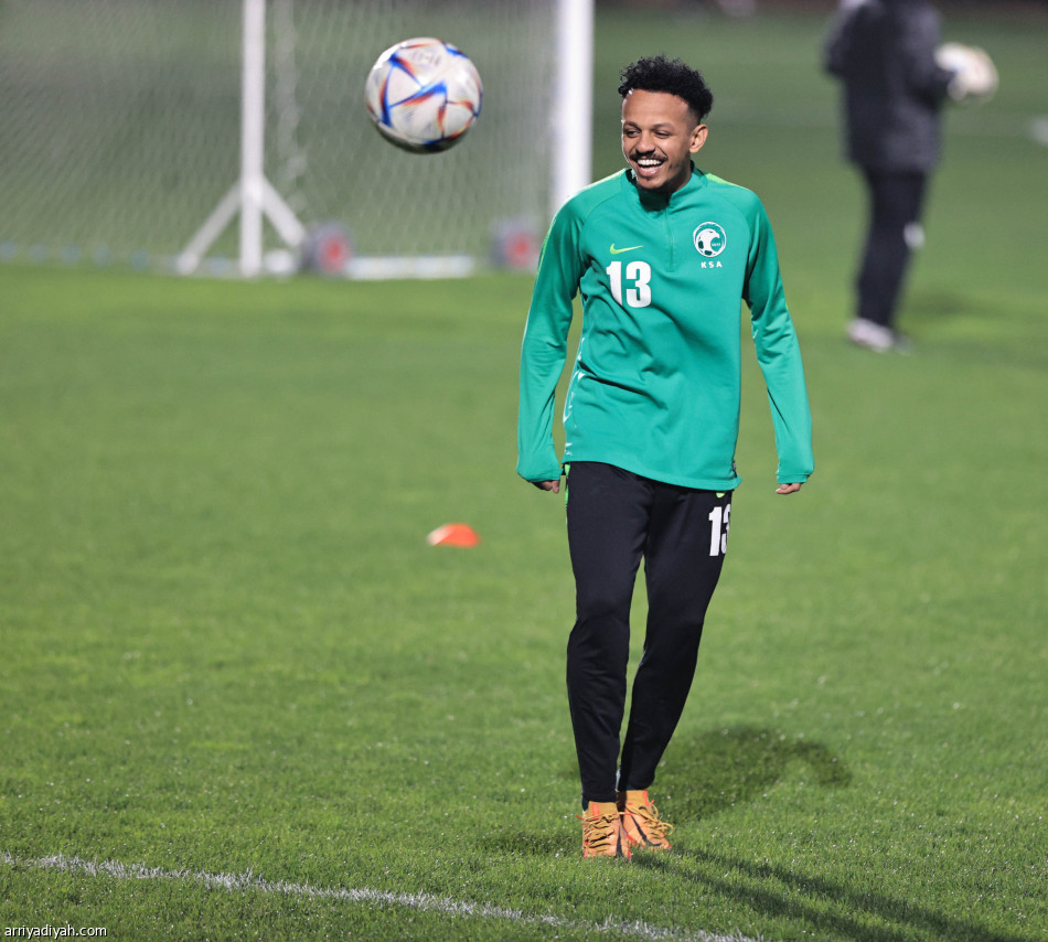 الأخضر يعود بـ«مناورة مصغرة»