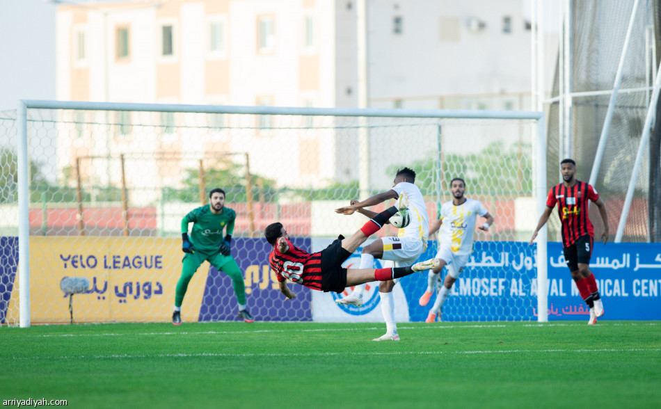 الرياض يعمق جراح أحد في«يلو»