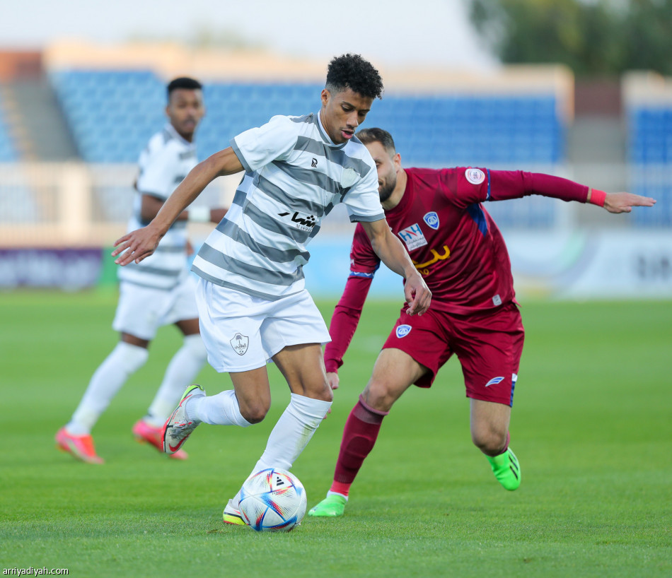 الدوري الرديف.. أبها يعزز الصدارة بثنائية الطائي