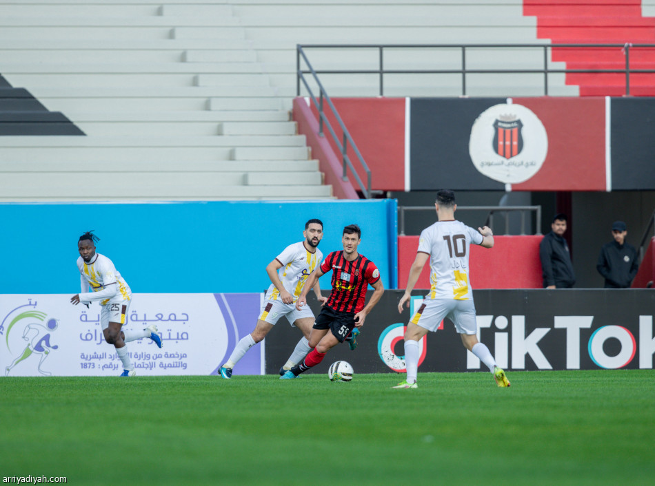 الرياض يعمق جراح أحد في«يلو»