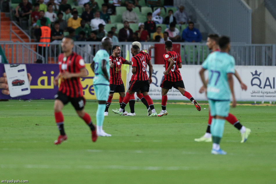 الرياض يوقف سلسلة انتصارات الأهلي