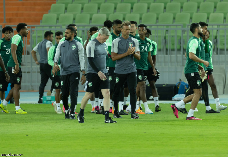 الأخضر ينهي تحضيرات تجربة بوليفيا