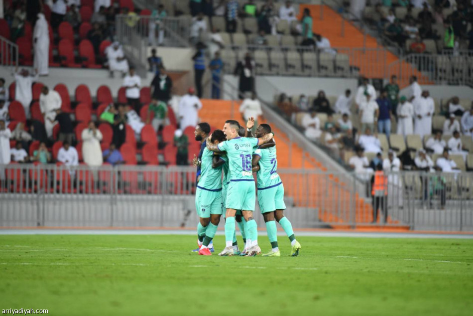 الأهلي يزاحم صدارة الحزم بنقاط جدة