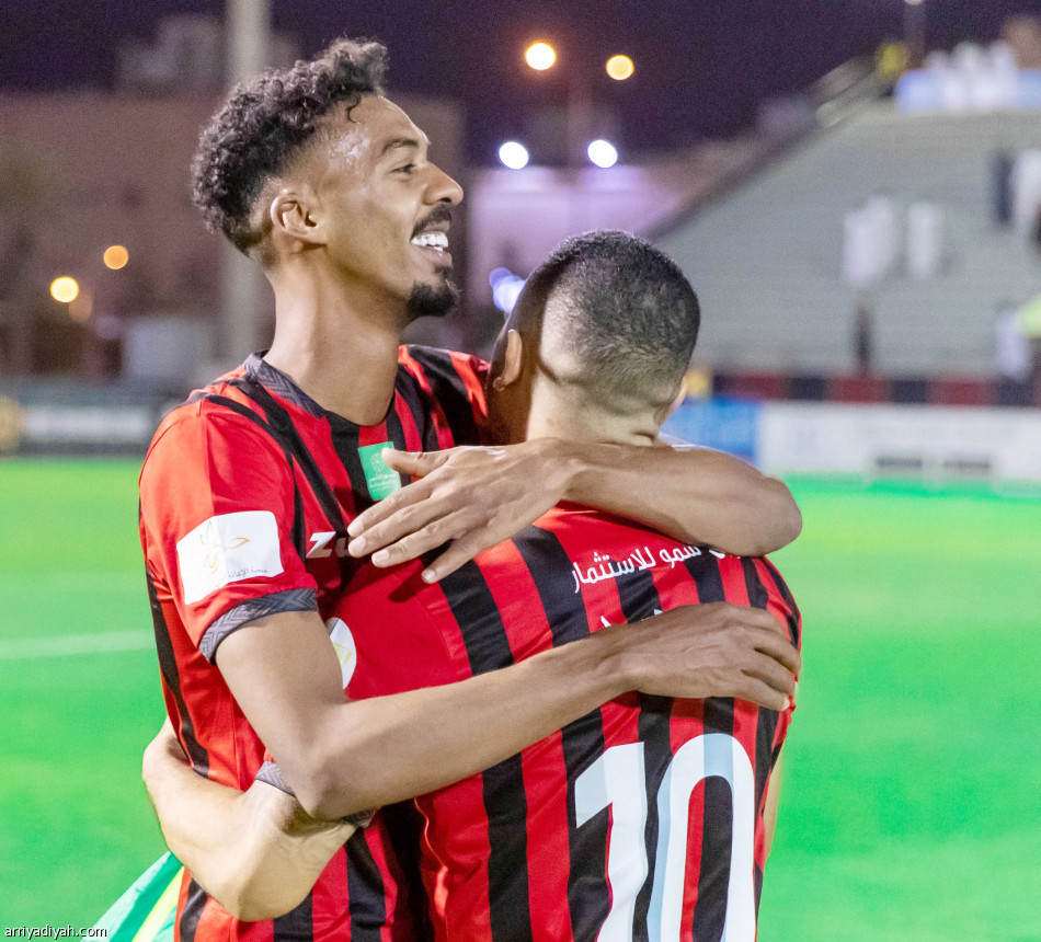 بعد 18 عاما..
«مدرسة الوسطى» بين الكبار