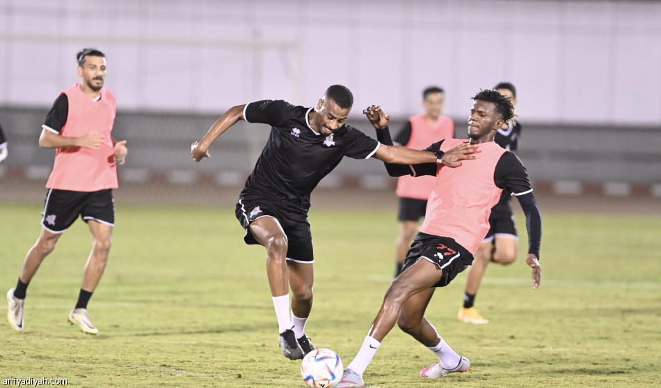 الوحدة يفتح ملف الشباب