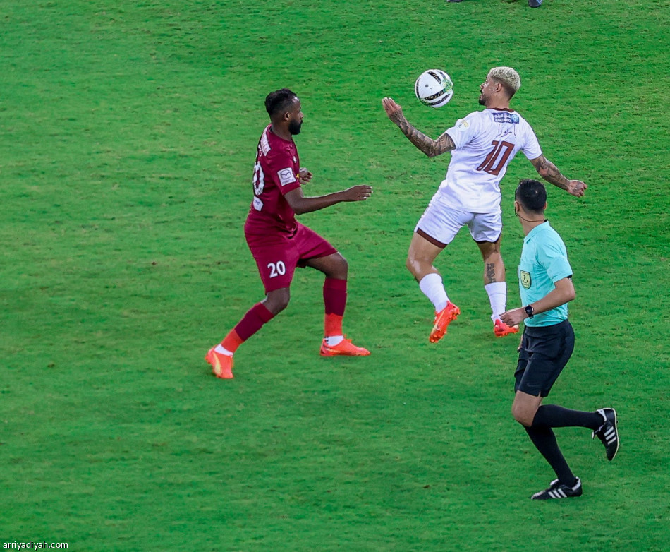 جدة يستعيد التوازن بثنائية الجبلين