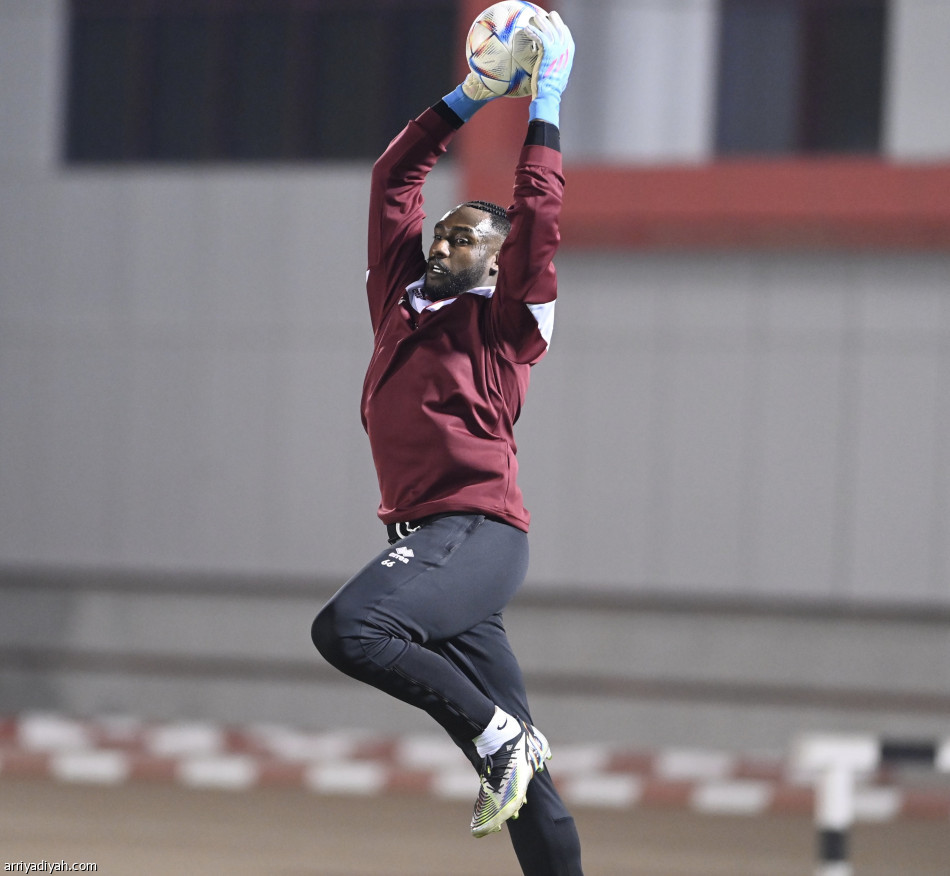 سييرا يجهز الوحدة للطائي بسلاح التسديد