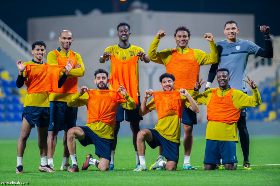 التعاون يفتح ملف الوحدة