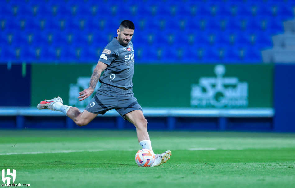 نيفيز والمالكي يدعمان الهلال أمام الفتح