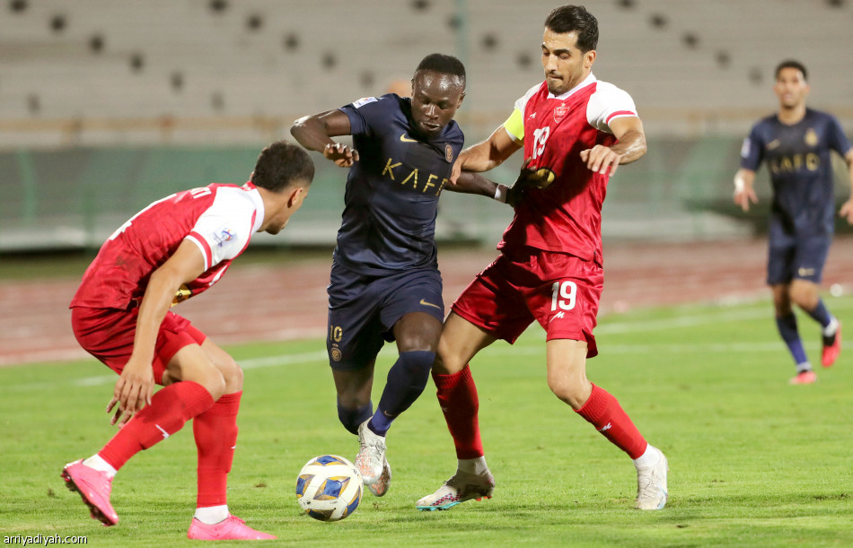 بأسلوبين مختلفين.. 
النصر يبعثر برسبوليس
