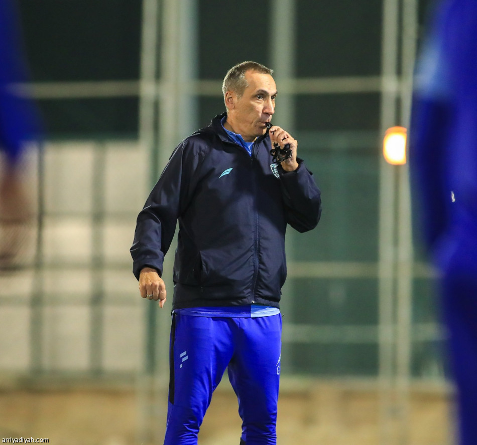 دونيس يقسم لاعبي الفتح إلى 3 مجموعات