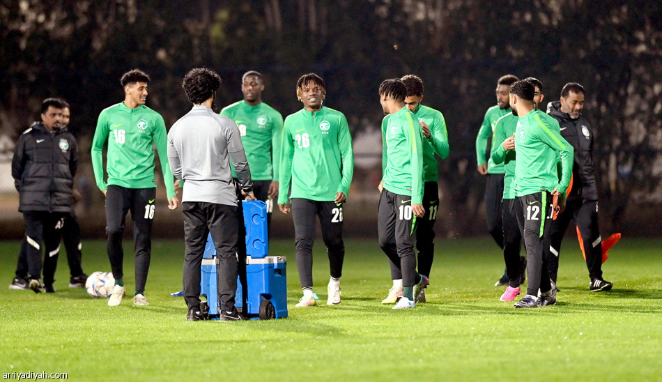 الأخضر..
عرضيات وحديد