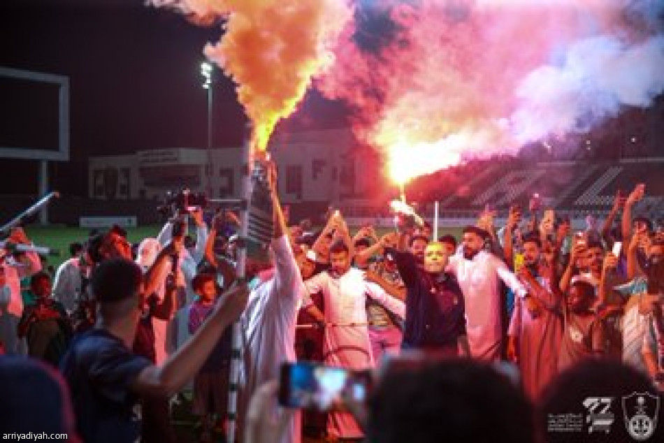 تتويج شباب الأهلي ببطولة الممتاز