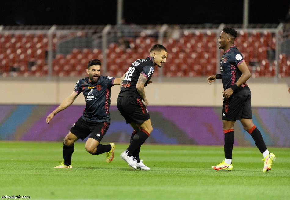 بعد 334 يوما.. 
الطائي والرائد.. 
يكرران الأربعة