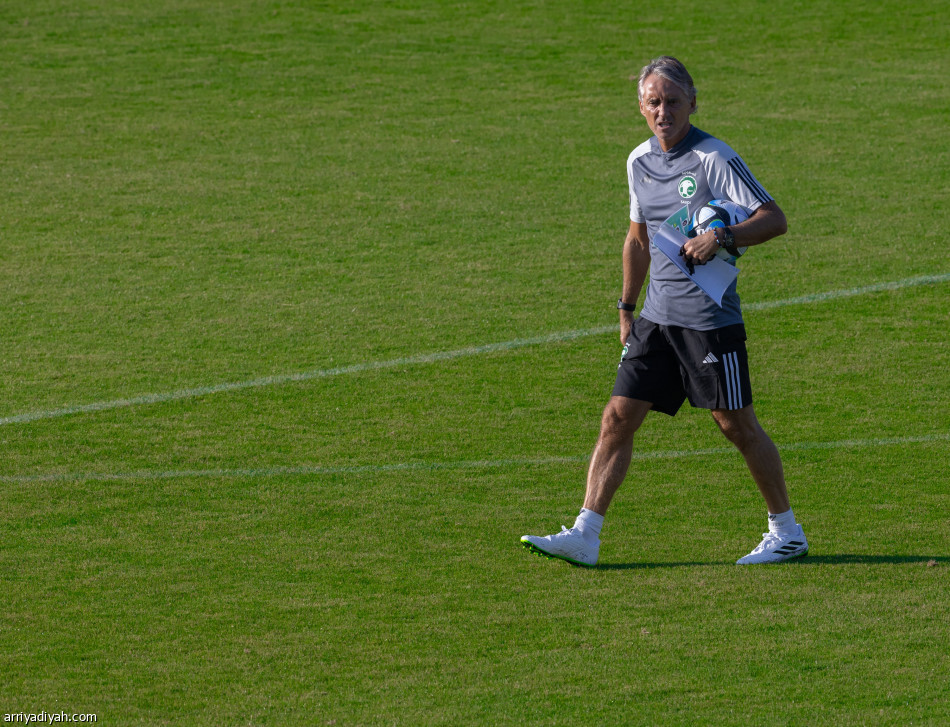 الأخضر يطبق الاستحواذ.. ومانشيني يناور