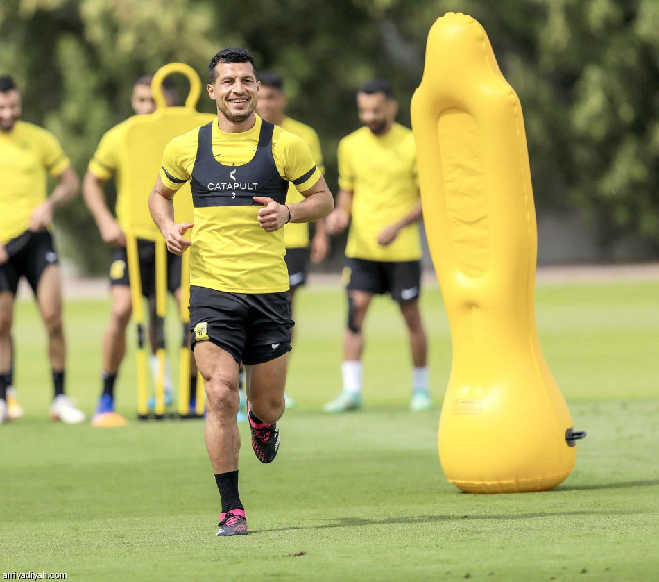 هوساوي
يبدأ.. وزكريا جاهز