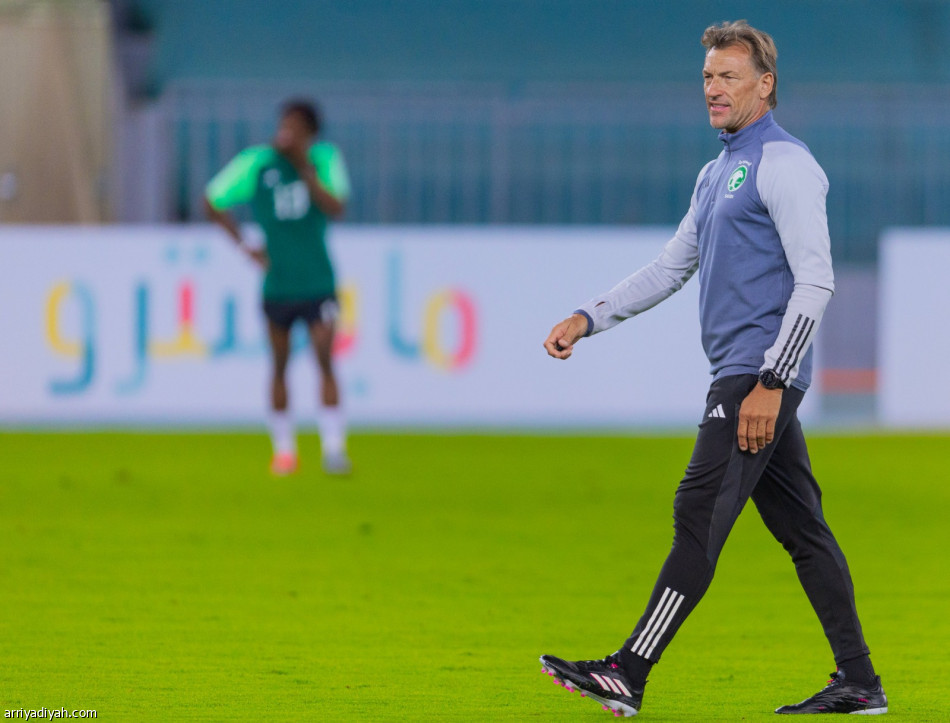 الأخضر يرفع تحضيرات تجربة فنزويلا