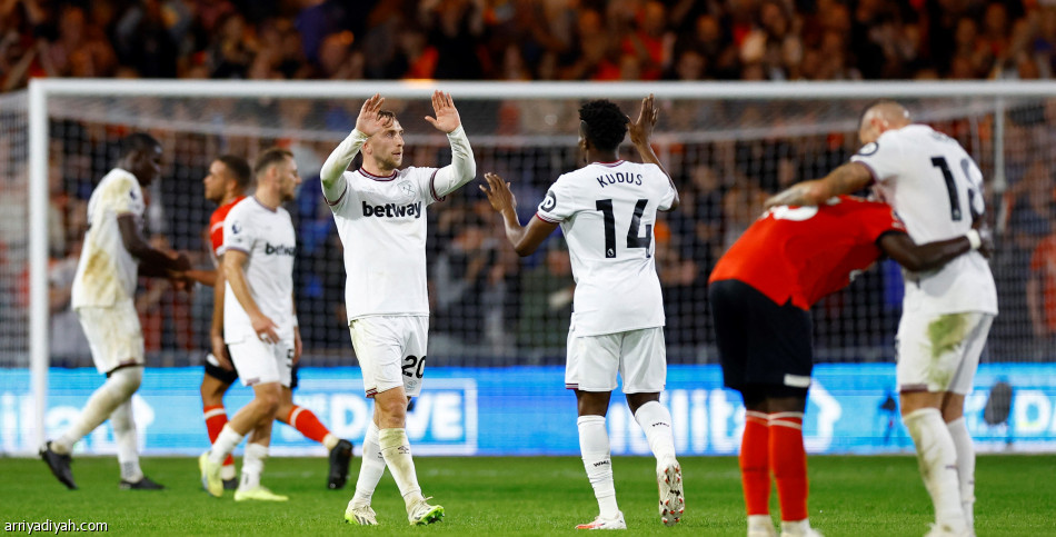 ويست هام يتصدر مؤقتا بثنائية لوتون تاون