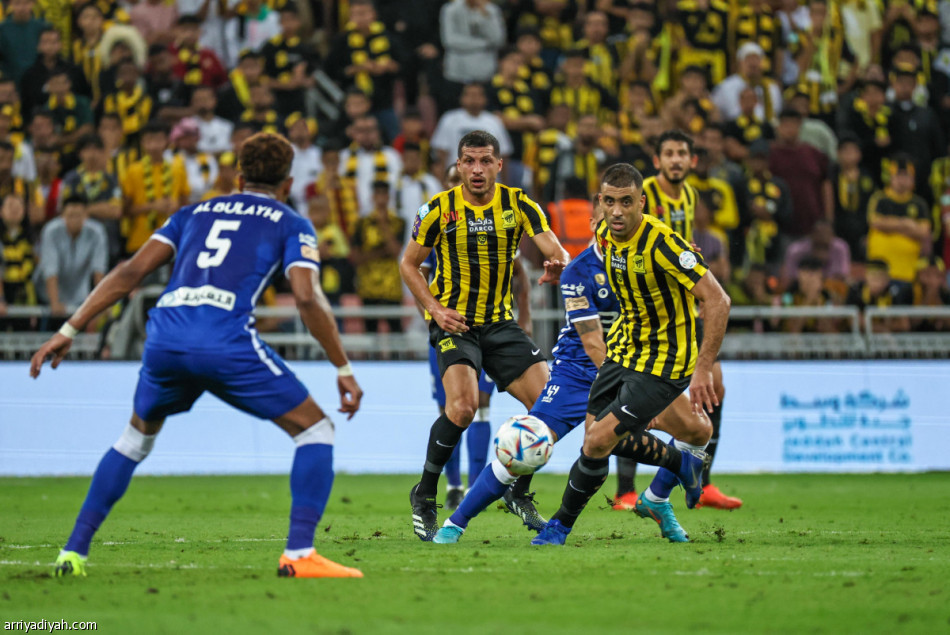 الهلال ينهض.. ويُكبد الاتحاد الخسارة الأولى