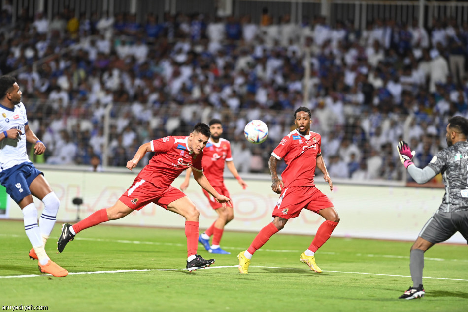 الهلال..
الأكثر تفريطا في «روشن»