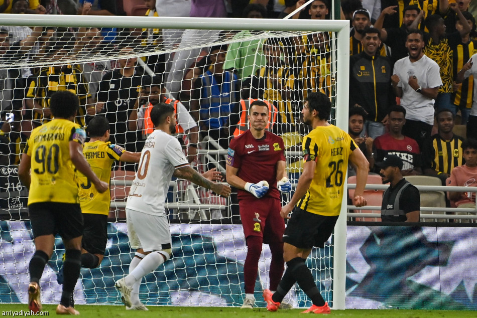 «الترجيحية» تعبر بالاتحاد وتقصي الشباب