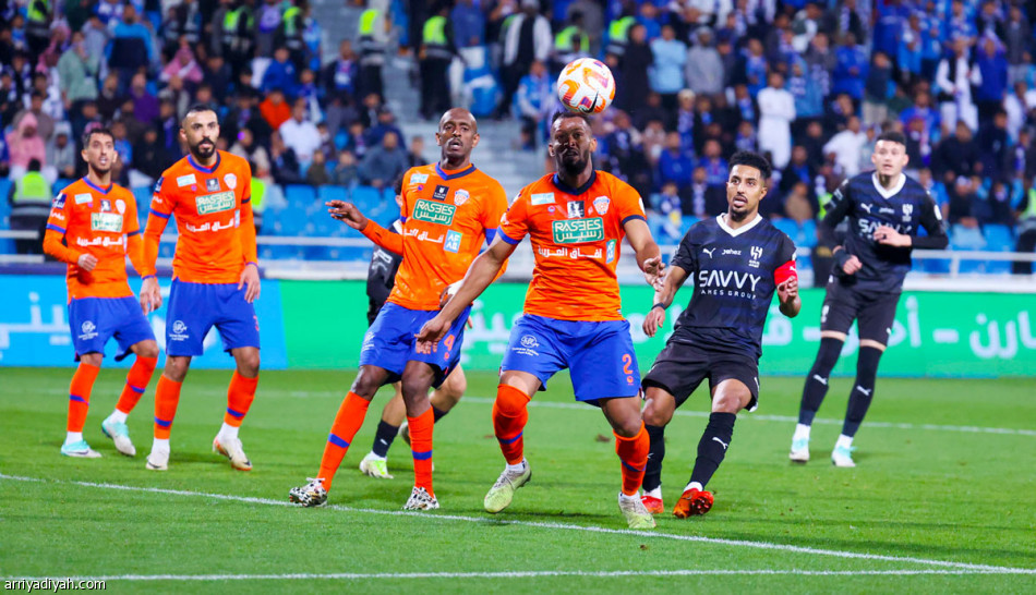 الهلال يلامس
«قياسي» النصر