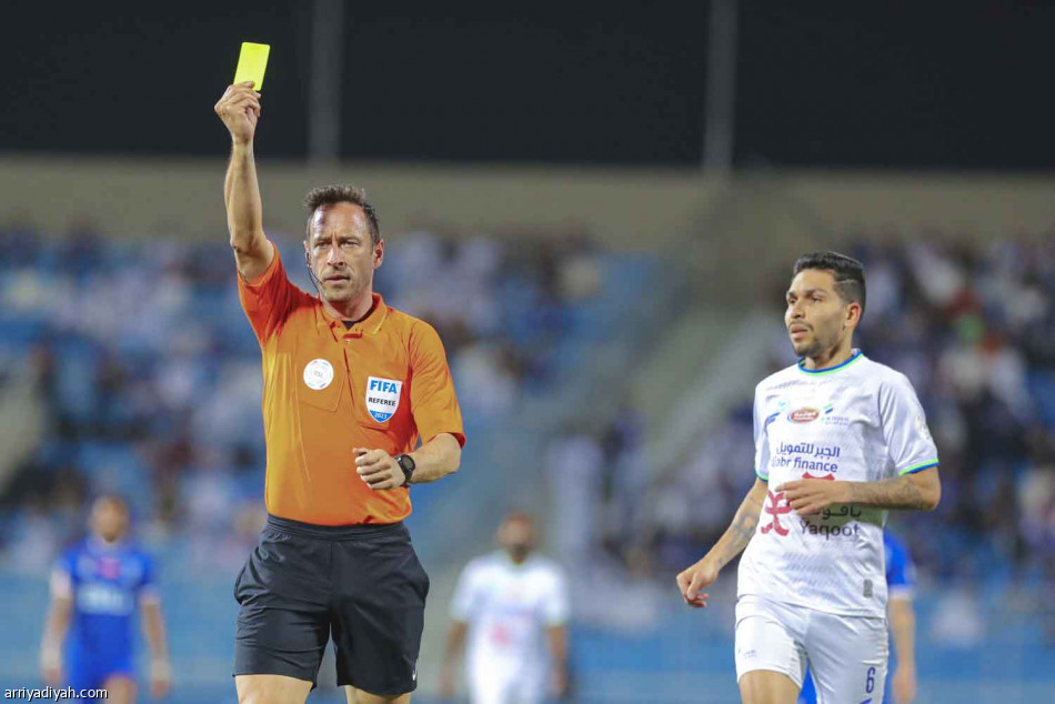 المرة الأولى.. 
دونيس يقهر الهلال