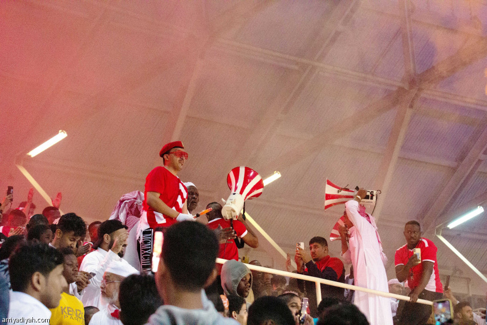 الخامسة تواليا 
الأرض تعاند الوحدة