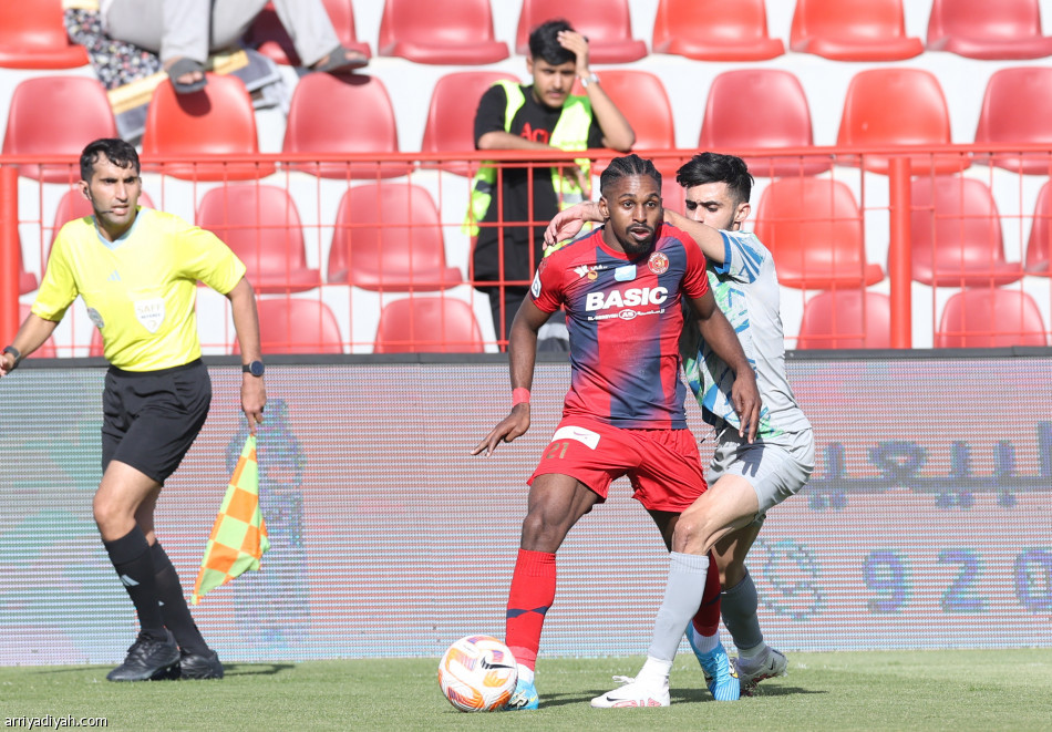 ضمك يواصل انطلاقته برباعية الحزم