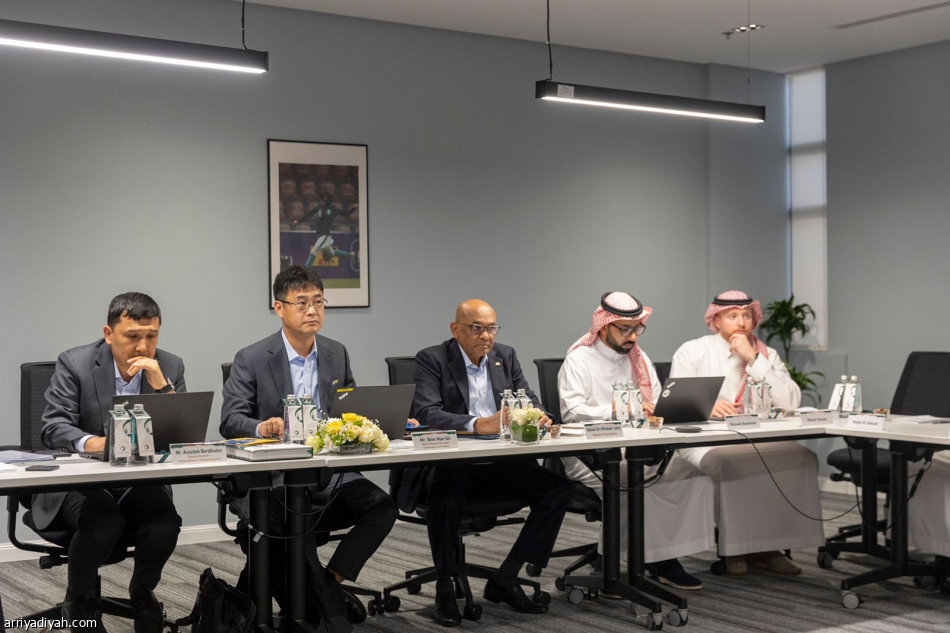 «الآسيوي» واتحاد القدم يستعرضان خطة كأس آسيا 2027