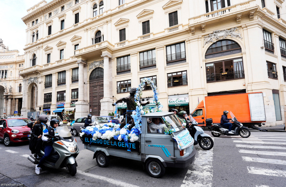 مجسم مارادونا